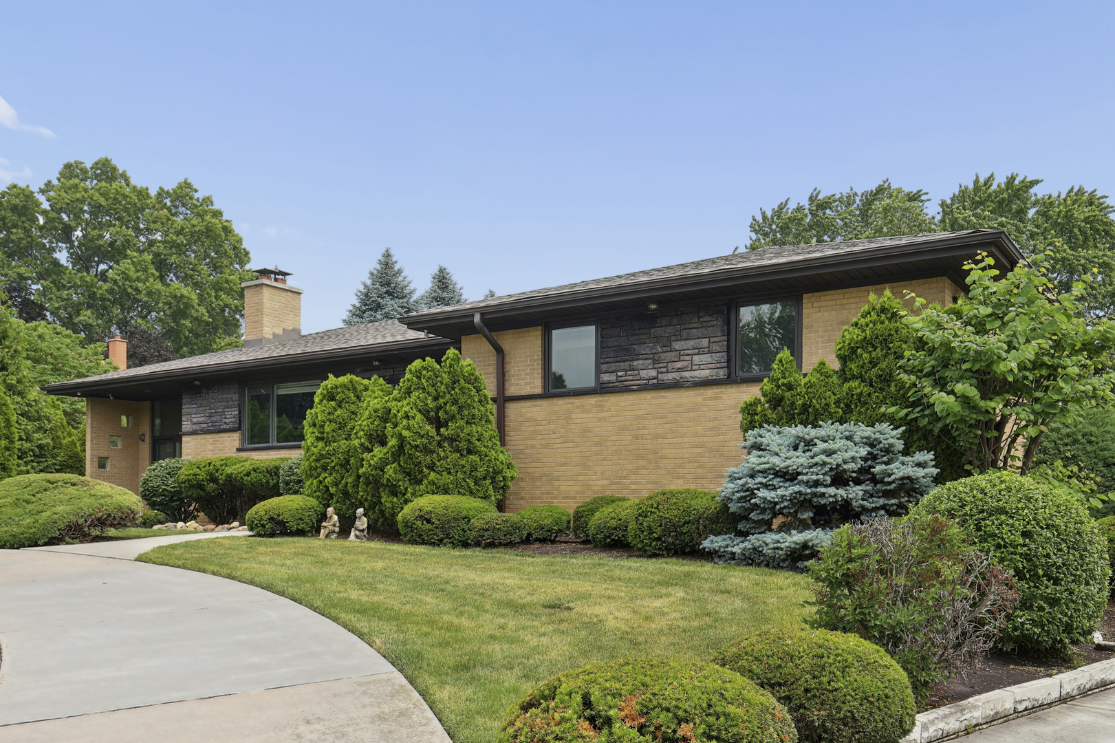 20W276 Belmont Place