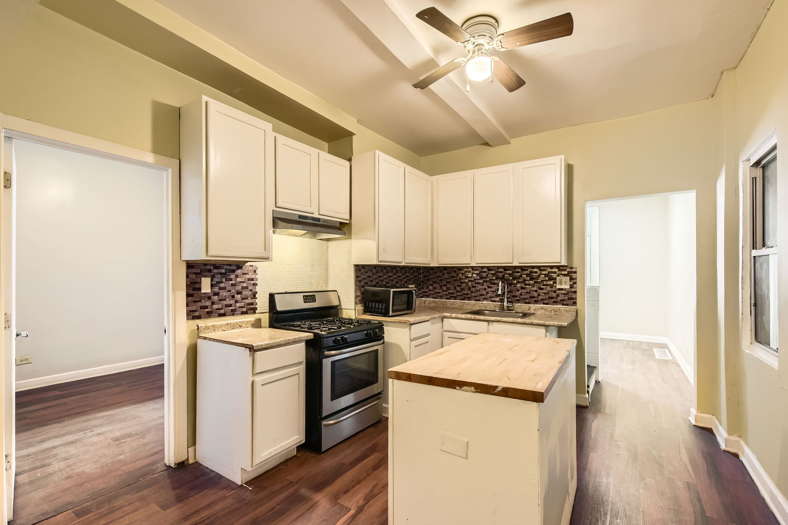 832 E 87th Place