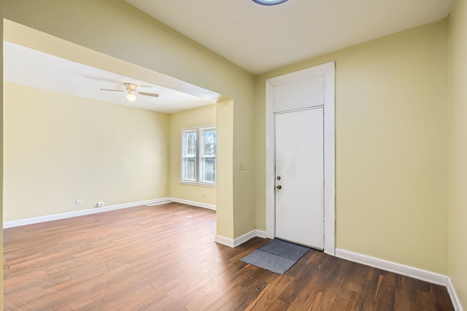 832 E 87th Place