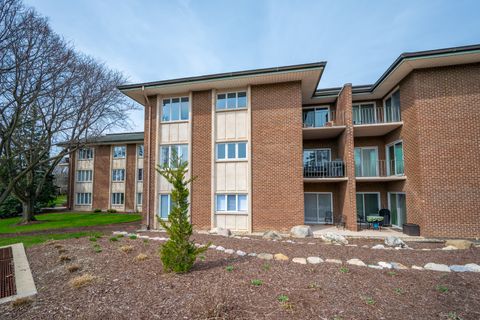 Tiny photo for 4 Oak Brook Club Drive #G205, Oak Brook, IL 60523 (MLS # 12614089)