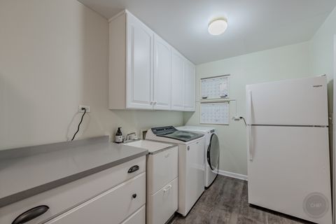 Tiny photo for 4 Oak Brook Club Drive #G205, Oak Brook, IL 60523 (MLS # 12614089)