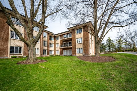Tiny photo for 4 Oak Brook Club Drive #G205, Oak Brook, IL 60523 (MLS # 12614089)