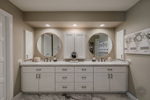 Tiny photo for 4 Oak Brook Club Drive #G205, Oak Brook, IL 60523 (MLS # 12614089)