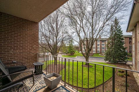 Tiny photo for 4 Oak Brook Club Drive #G205, Oak Brook, IL 60523 (MLS # 12614089)