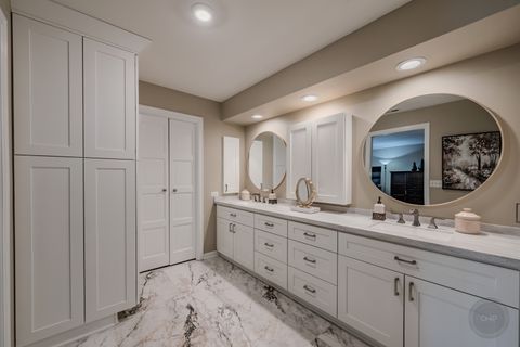 Tiny photo for 4 Oak Brook Club Drive #G205, Oak Brook, IL 60523 (MLS # 12614089)