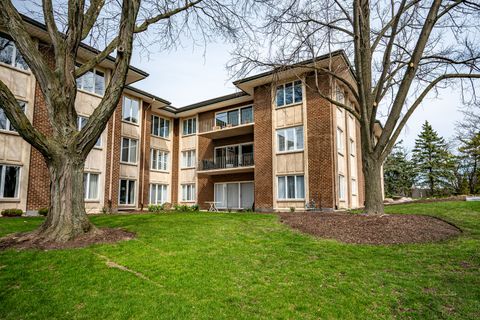 Tiny photo for 4 Oak Brook Club Drive #G205, Oak Brook, IL 60523 (MLS # 12614089)