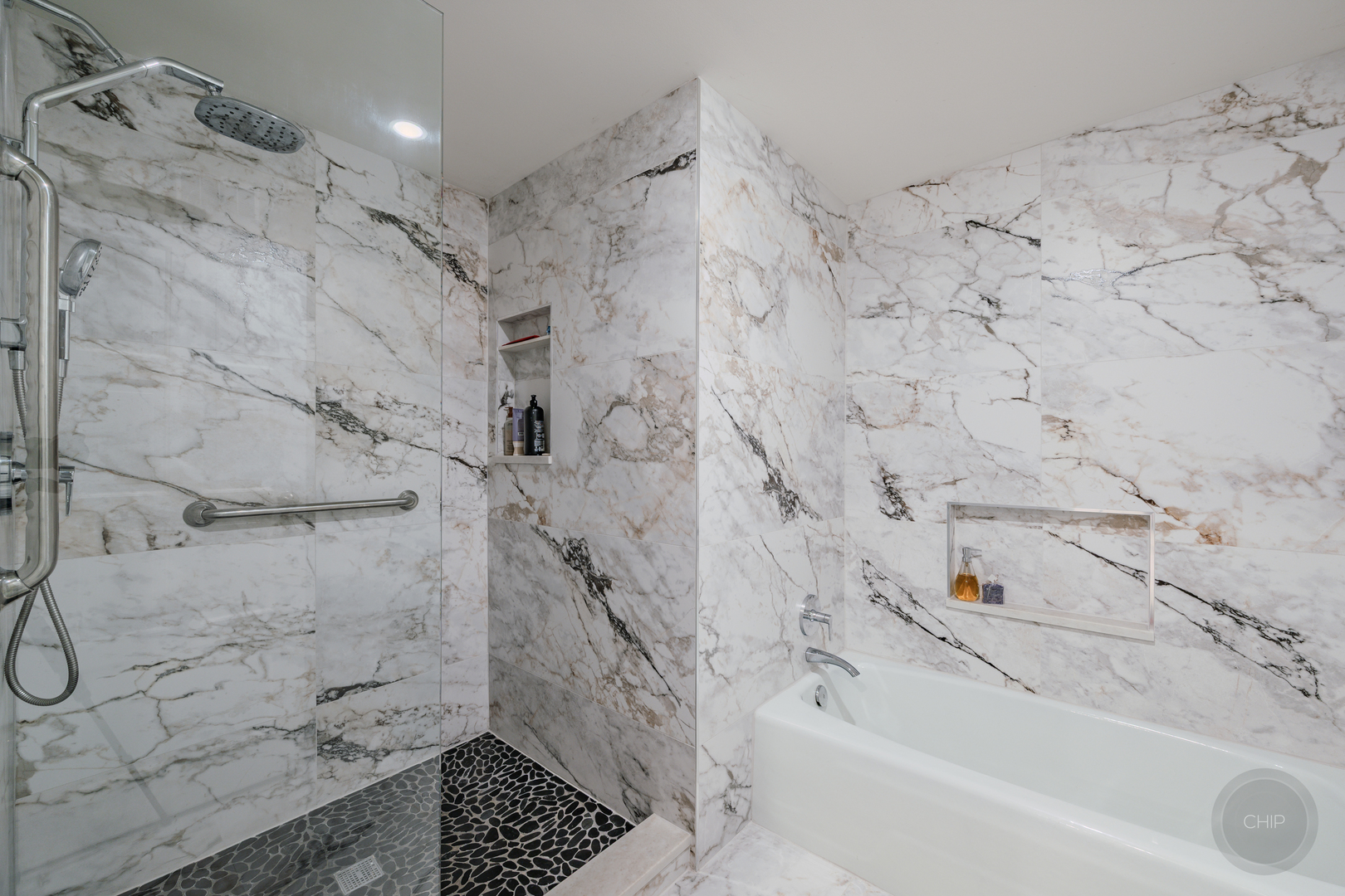 Oak Brook, Illinois, 60523, United States, 2 Bedrooms Bedrooms, ,2 BathroomsBathrooms,Residential,Active,2035137