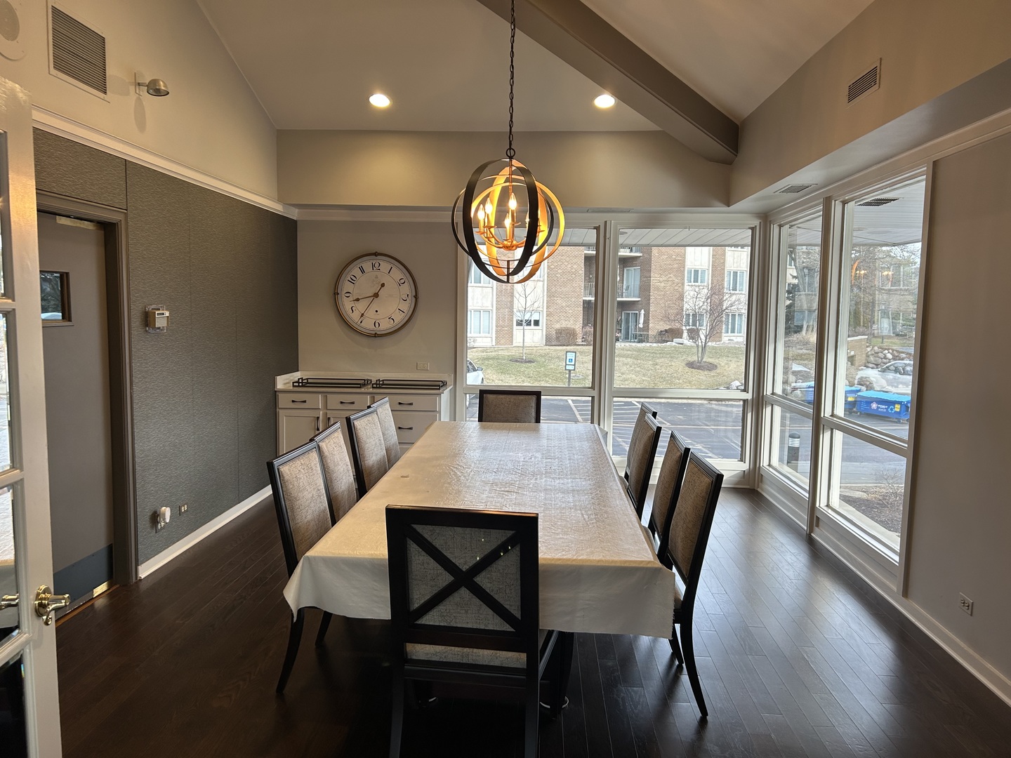 Oak Brook, Illinois, 60523, United States, 2 Bedrooms Bedrooms, ,2 BathroomsBathrooms,Residential,Active,2035137