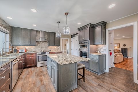 Tiny photo for 4 Oak Brook Club Drive #G205, Oak Brook, IL 60523 (MLS # 12614089)