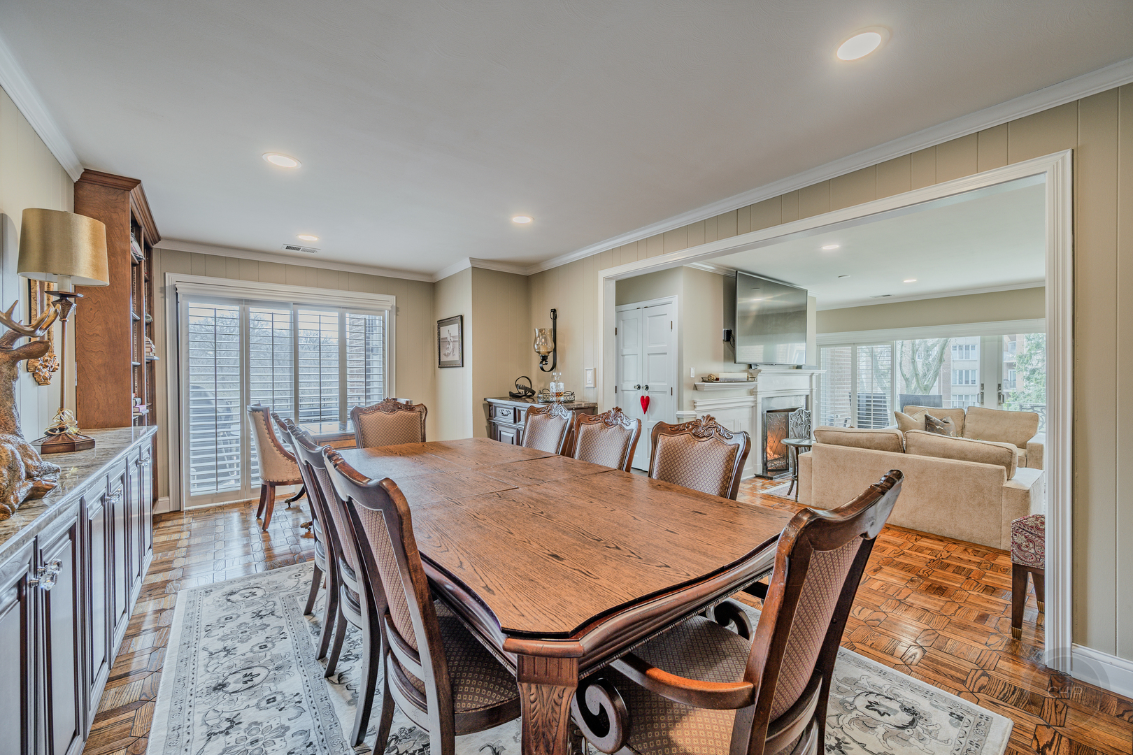 Oak Brook, Illinois, 60523, United States, 2 Bedrooms Bedrooms, ,2 BathroomsBathrooms,Residential,Active,2035137