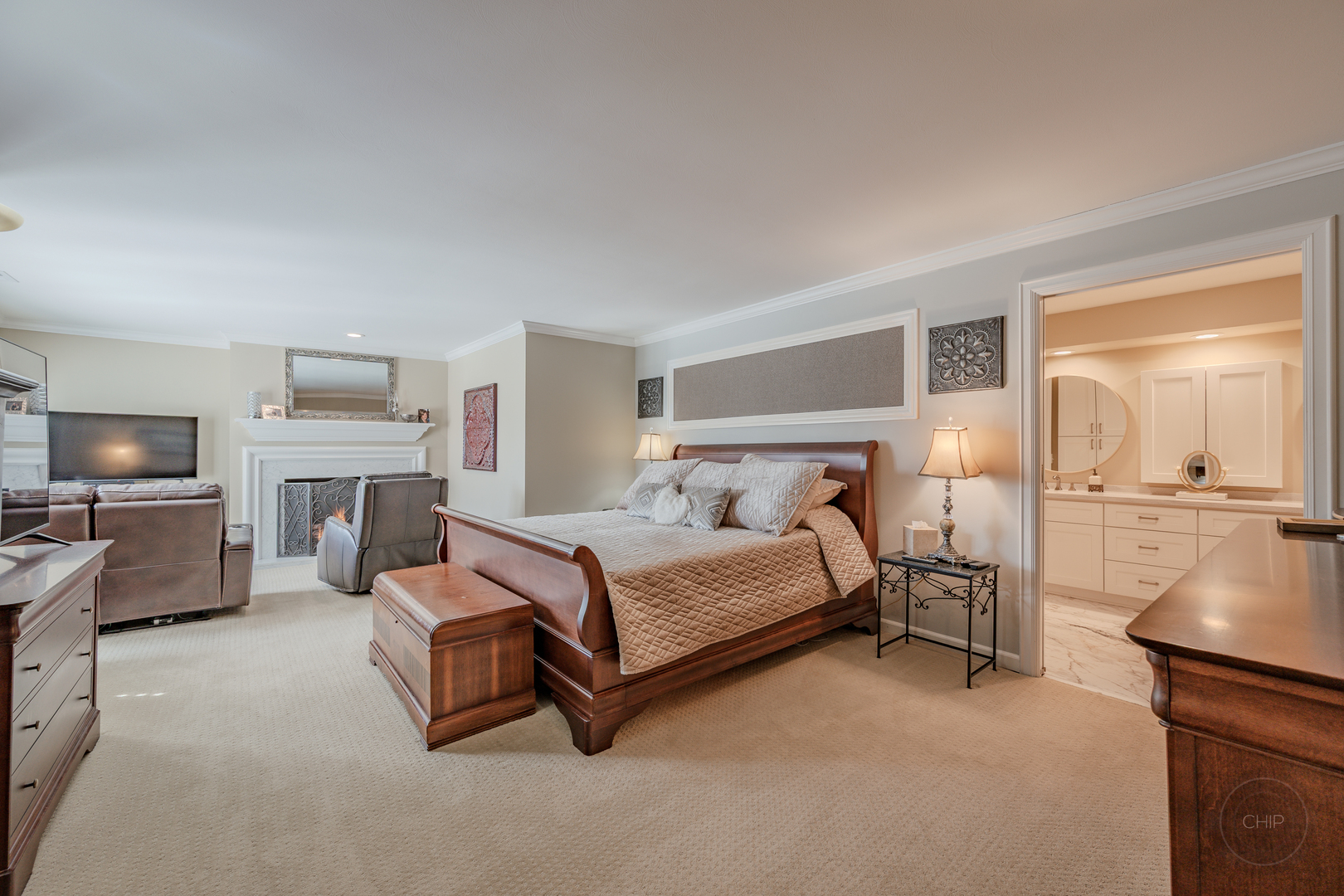 Oak Brook, Illinois, 60523, United States, 2 Bedrooms Bedrooms, ,2 BathroomsBathrooms,Residential,Active,2035137