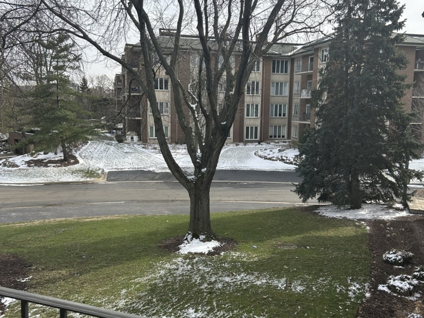 Oak Brook, Illinois, 60523, United States, 2 Bedrooms Bedrooms, ,2 BathroomsBathrooms,Residential,Active,2035137