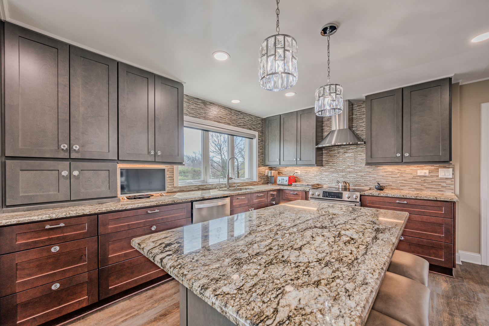Oak Brook, Illinois, 60523, United States, 2 Bedrooms Bedrooms, ,2 BathroomsBathrooms,Residential,Active,2035137