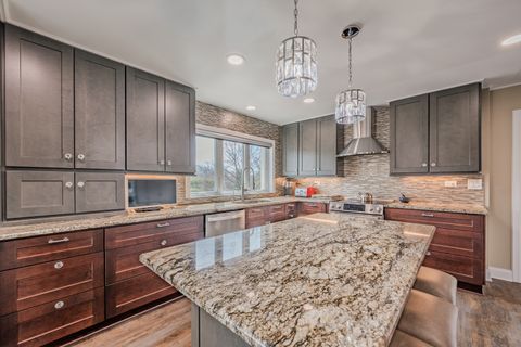 Tiny photo for 4 Oak Brook Club Drive #G205, Oak Brook, IL 60523 (MLS # 12614089)