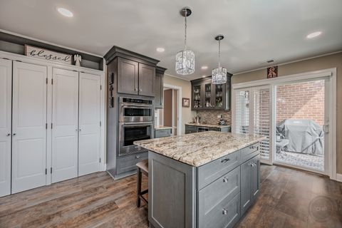 Tiny photo for 4 Oak Brook Club Drive #G205, Oak Brook, IL 60523 (MLS # 12614089)