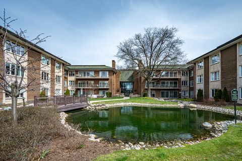 Tiny photo for 4 Oak Brook Club Drive #G205, Oak Brook, IL 60523 (MLS # 12614089)