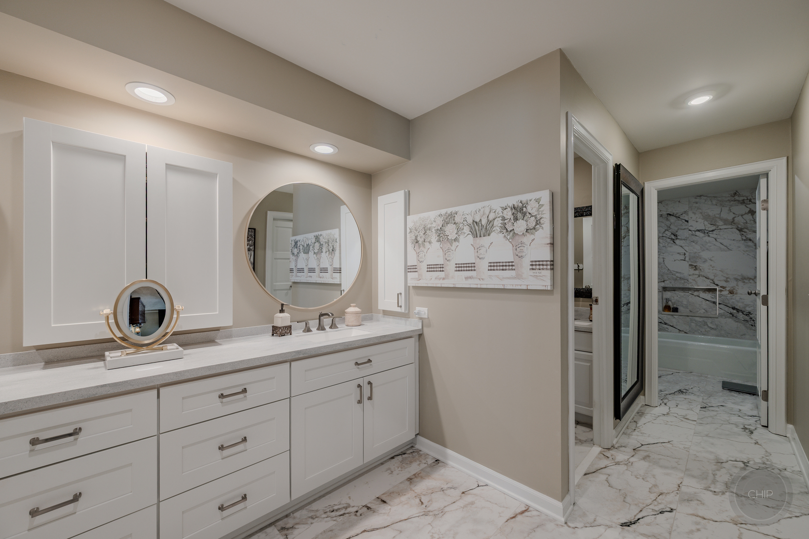Oak Brook, Illinois, 60523, United States, 2 Bedrooms Bedrooms, ,2 BathroomsBathrooms,Residential,Active,2035137