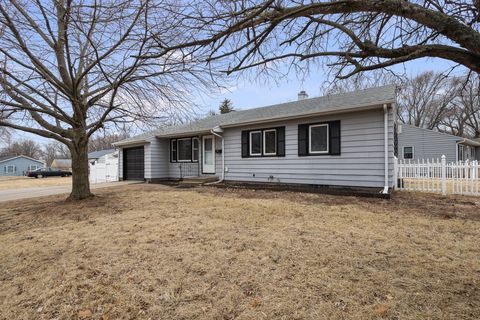 Photo of 612 WAVERLY Road, Davenport, IA 52804 (MLS # 12582813)