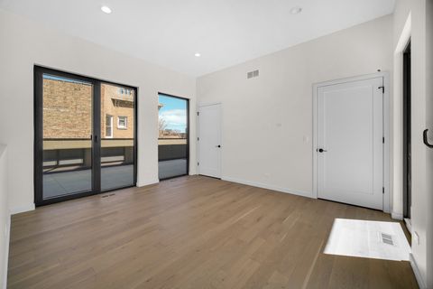 Tiny photo for 6218 S Woodlawn Avenue #F, Chicago, IL 60637 (MLS # 12642373)