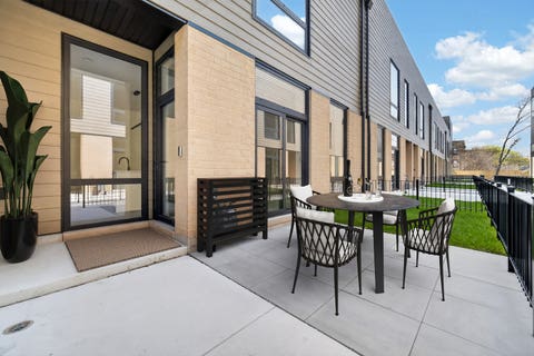 Tiny photo for 6218 S Woodlawn Avenue #F, Chicago, IL 60637 (MLS # 12642373)