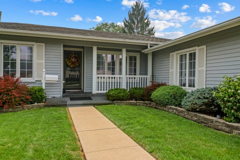 Tiny photo for 575 Gateshead Avenue N, Elk Grove Village, IL 60007 (MLS # 12749102)