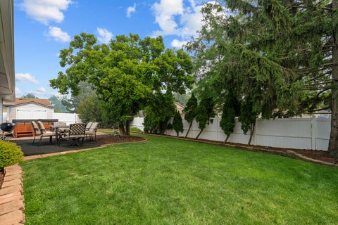 Tiny photo for 575 Gateshead Avenue N, Elk Grove Village, IL 60007 (MLS # 12749102)