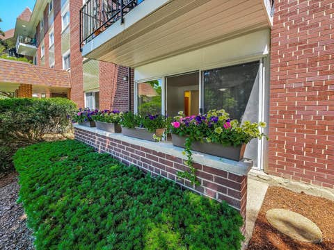 Tiny photo for 1025 S Fernandez Avenue #S-1, Arlington Heights, IL 60005 (MLS # 12666152)