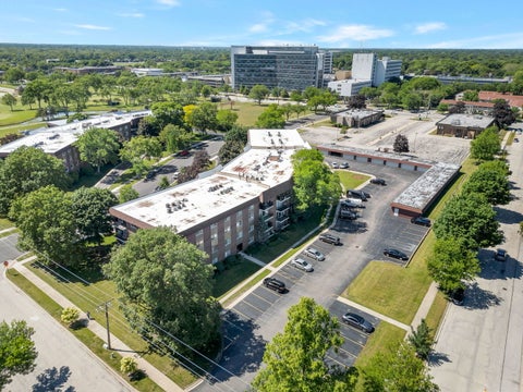 Tiny photo for 1025 S Fernandez Avenue #S-1, Arlington Heights, IL 60005 (MLS # 12666152)