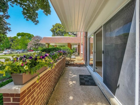 Tiny photo for 1025 S Fernandez Avenue #S-1, Arlington Heights, IL 60005 (MLS # 12666152)