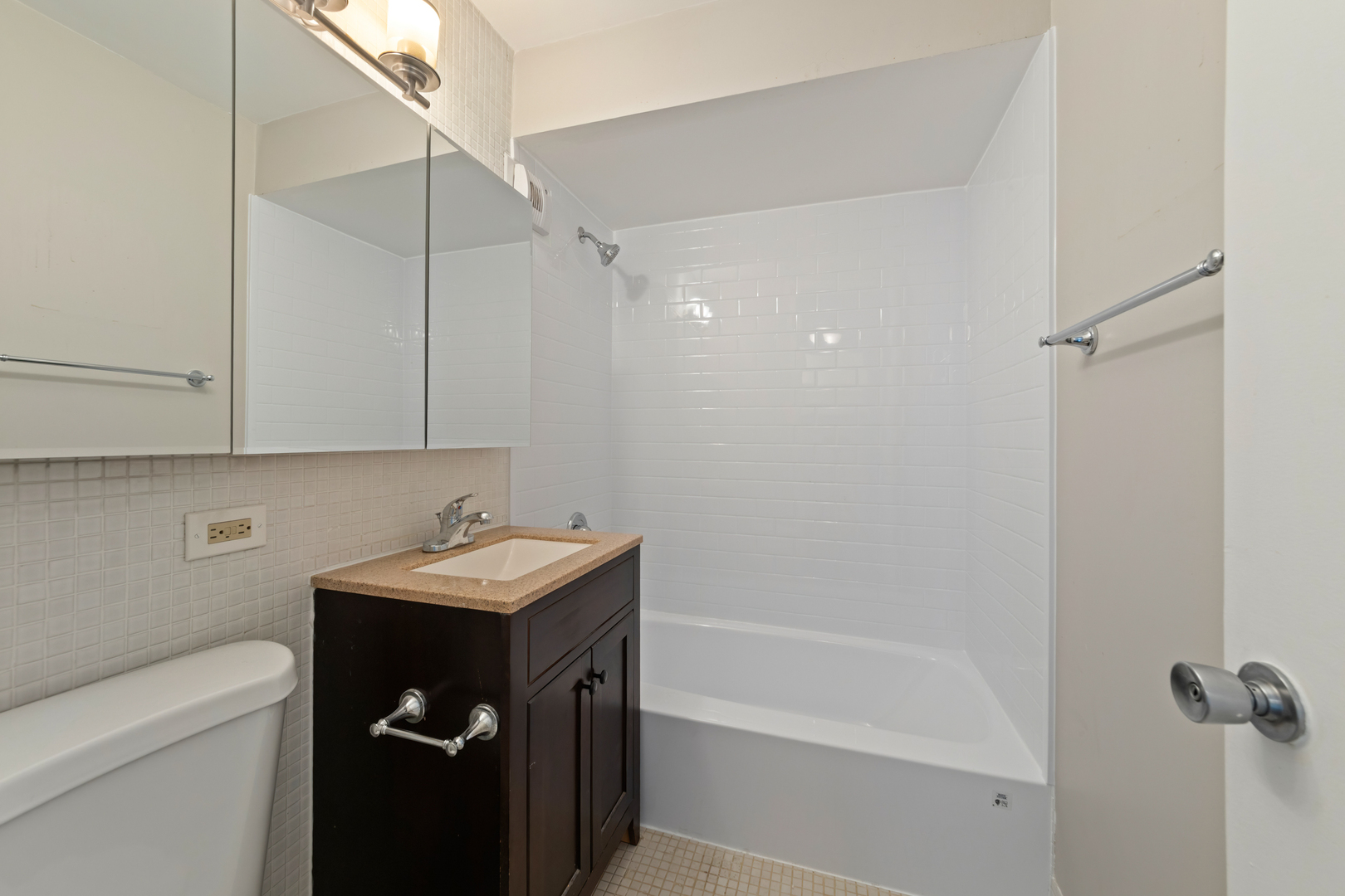 Chicago, Illinois 60614, United States, 1 Bedroom Bedrooms, ,1 BathroomBathrooms,Residential,Active,234876