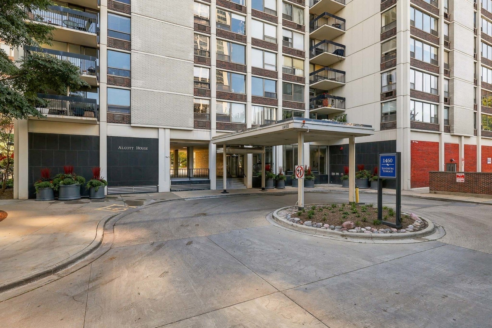 1460 N Sandburg Terrace 1110