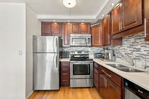 Tiny photo for 1460 N Sandburg Terrace #1110, Chicago, IL 60610 (MLS # 12772037)