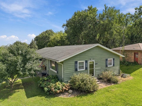 Tiny photo for 2009 N 10th Street, Clinton, IA 52732 (MLS # 12765074)