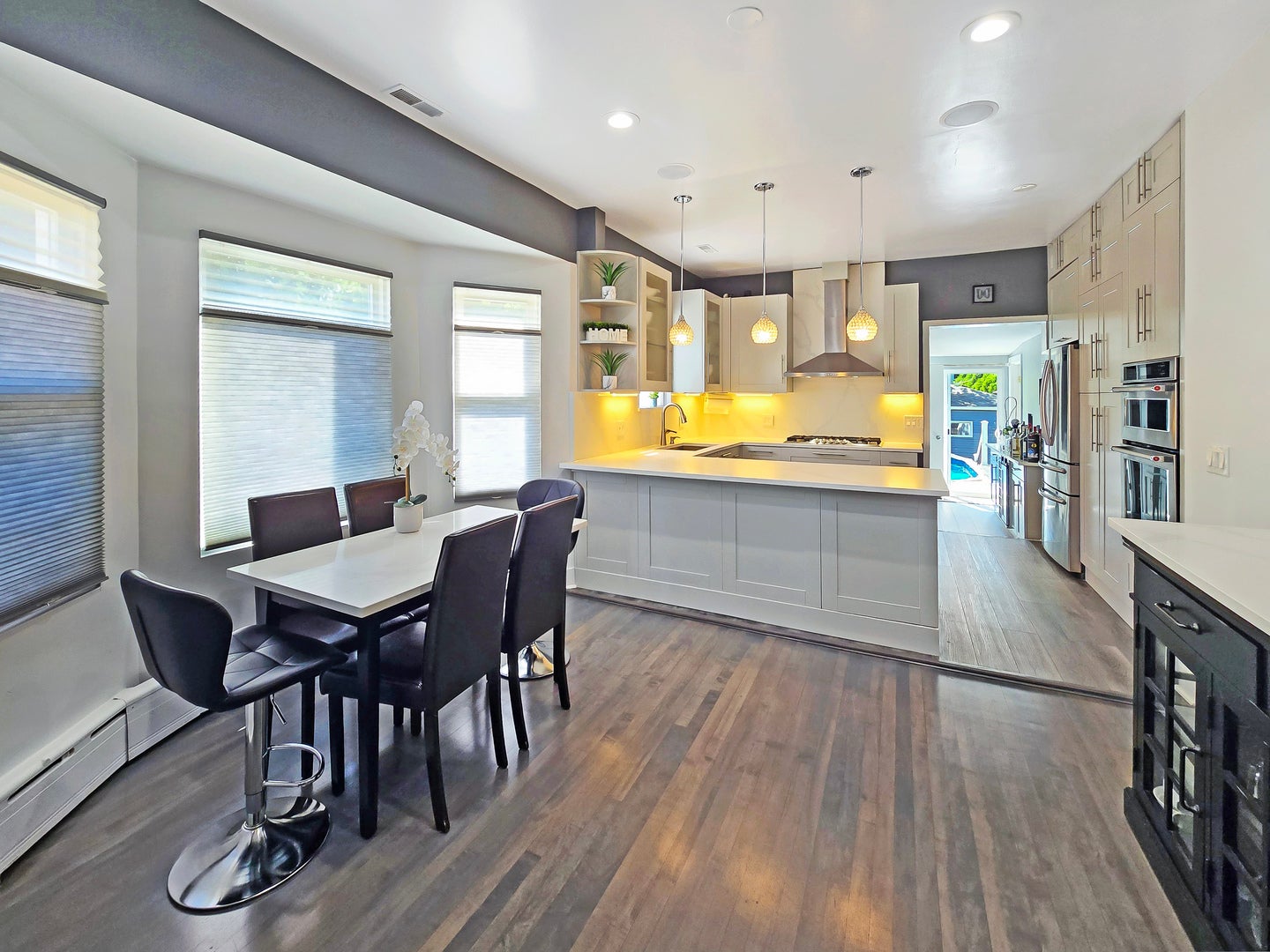 2316 N 76th Court