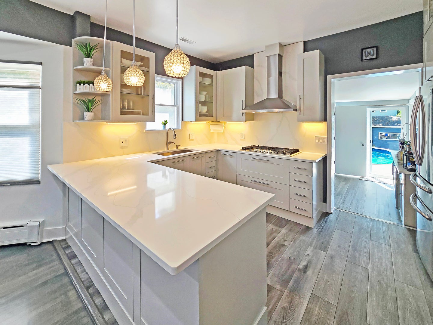 2316 N 76th Court