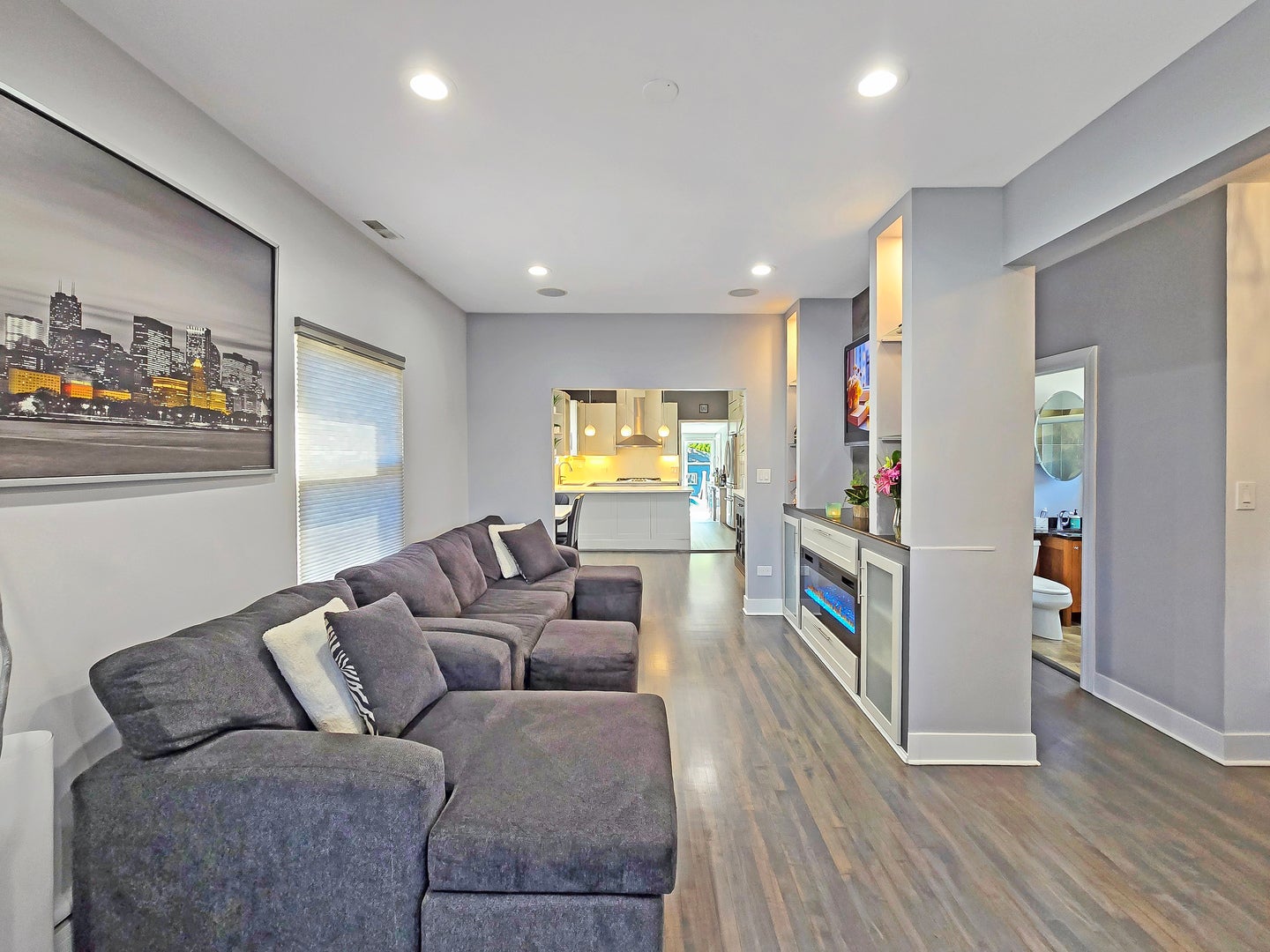 2316 N 76th Court