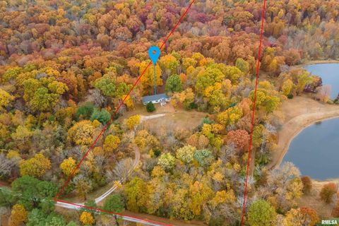 Tiny photo for 375 Lakota Way, Carbondale, IL 62902 (MLS # QC4270065)