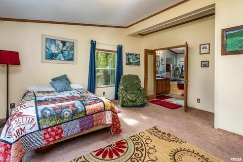 Tiny photo for 375 Lakota Way, Carbondale, IL 62902 (MLS # QC4270065)