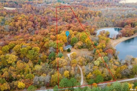 Tiny photo for 375 Lakota Way, Carbondale, IL 62902 (MLS # QC4270065)