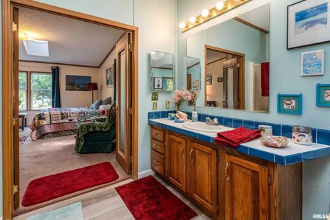 Tiny photo for 375 Lakota Way, Carbondale, IL 62902 (MLS # QC4270065)