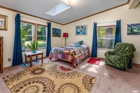 Tiny photo for 375 Lakota Way, Carbondale, IL 62902 (MLS # QC4270065)