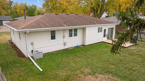 Tiny photo for 1136 4th Avenue N, Clinton, IA 52732 (MLS # 100000479)