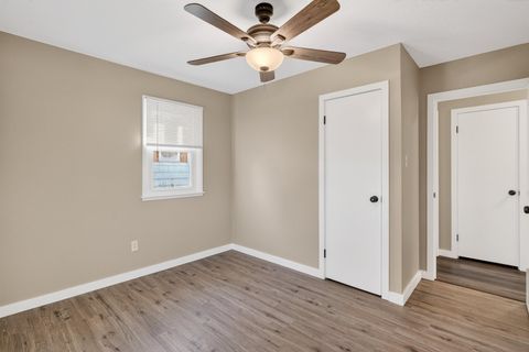 Tiny photo for 1136 4th Avenue N, Clinton, IA 52732 (MLS # 100000479)