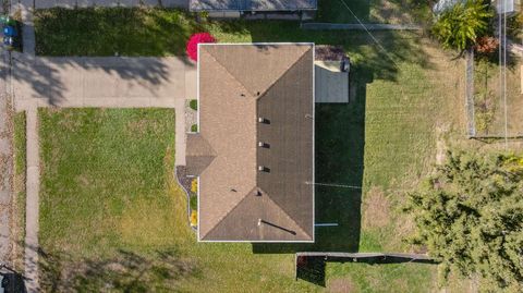 Tiny photo for 1136 4th Avenue N, Clinton, IA 52732 (MLS # 100000479)