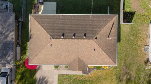 Tiny photo for 1136 4th Avenue N, Clinton, IA 52732 (MLS # 100000479)