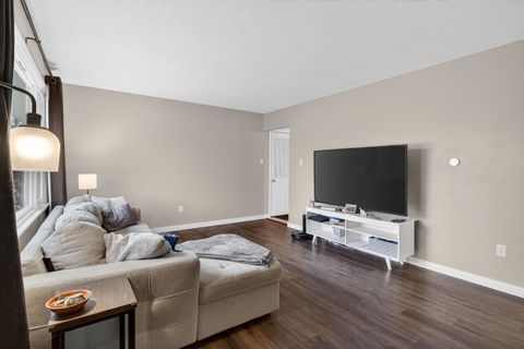 Tiny photo for 1136 4th Avenue N, Clinton, IA 52732 (MLS # 100000479)