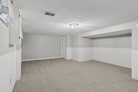 Tiny photo for 1136 4th Avenue N, Clinton, IA 52732 (MLS # 100000479)