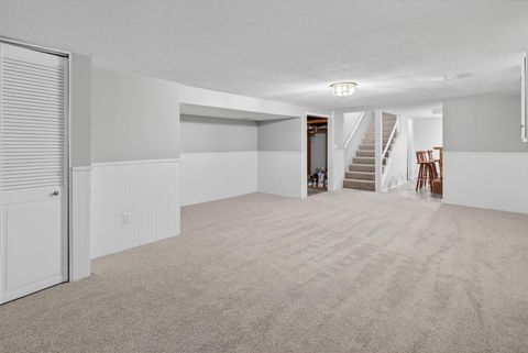 Tiny photo for 1136 4th Avenue N, Clinton, IA 52732 (MLS # 100000479)