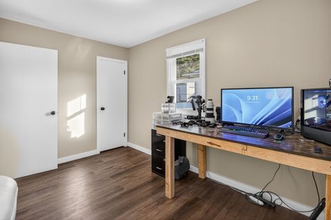 Tiny photo for 1136 4th Avenue N, Clinton, IA 52732 (MLS # 100000479)