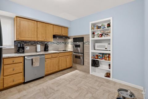 Tiny photo for 1136 4th Avenue N, Clinton, IA 52732 (MLS # 100000479)